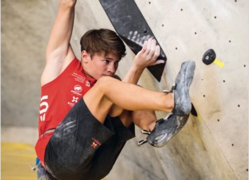 Mammut Youth Climbing Up